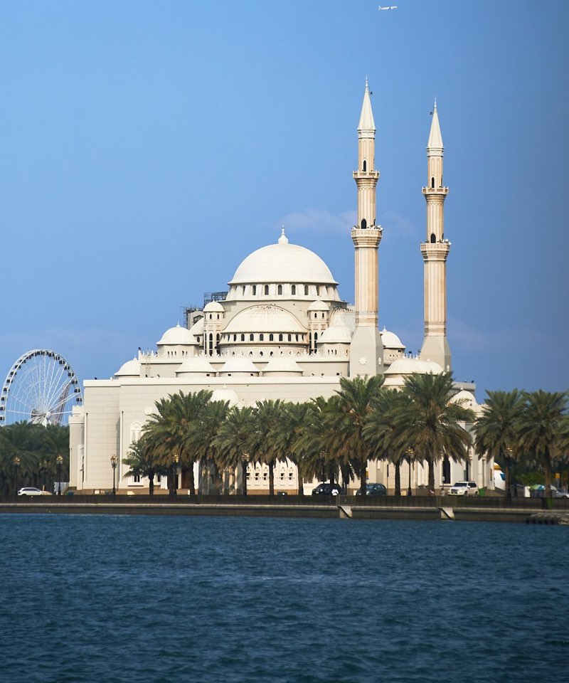 Al Noor Mosque on the Khalid Lagoon in Sharjah